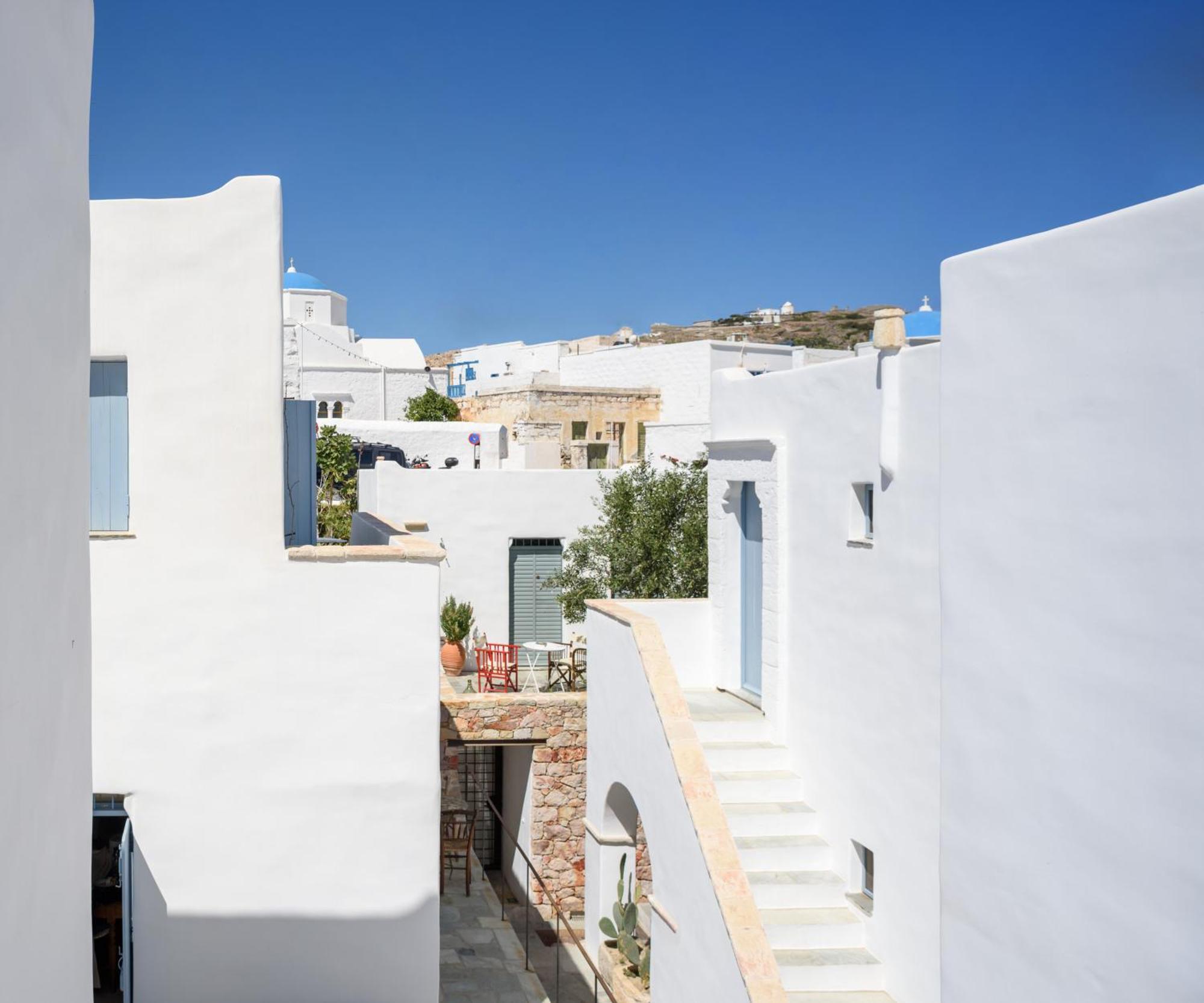 Mezzolovero Suites Kímolos מראה חיצוני תמונה